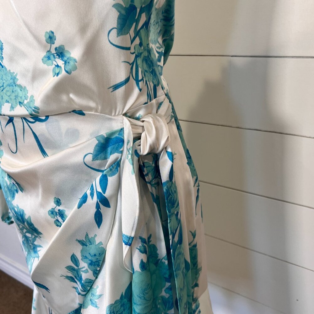 Gianni Bini Cream and Blue Satin Floral Wrap Dress Size 10 - Picture 4 of 11